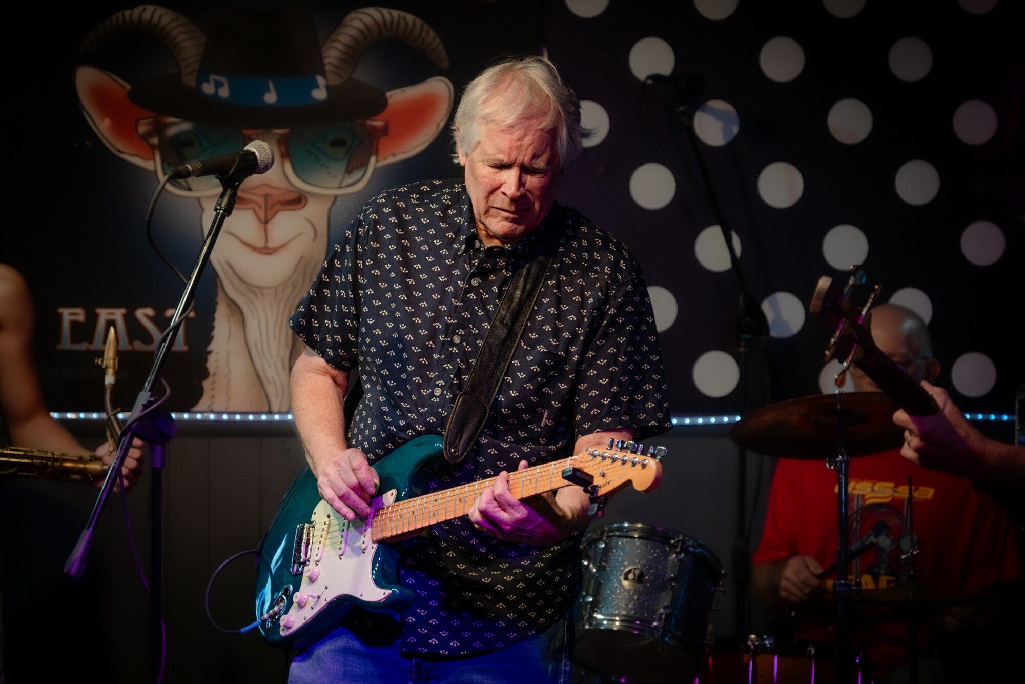 Pete Barbeck performing